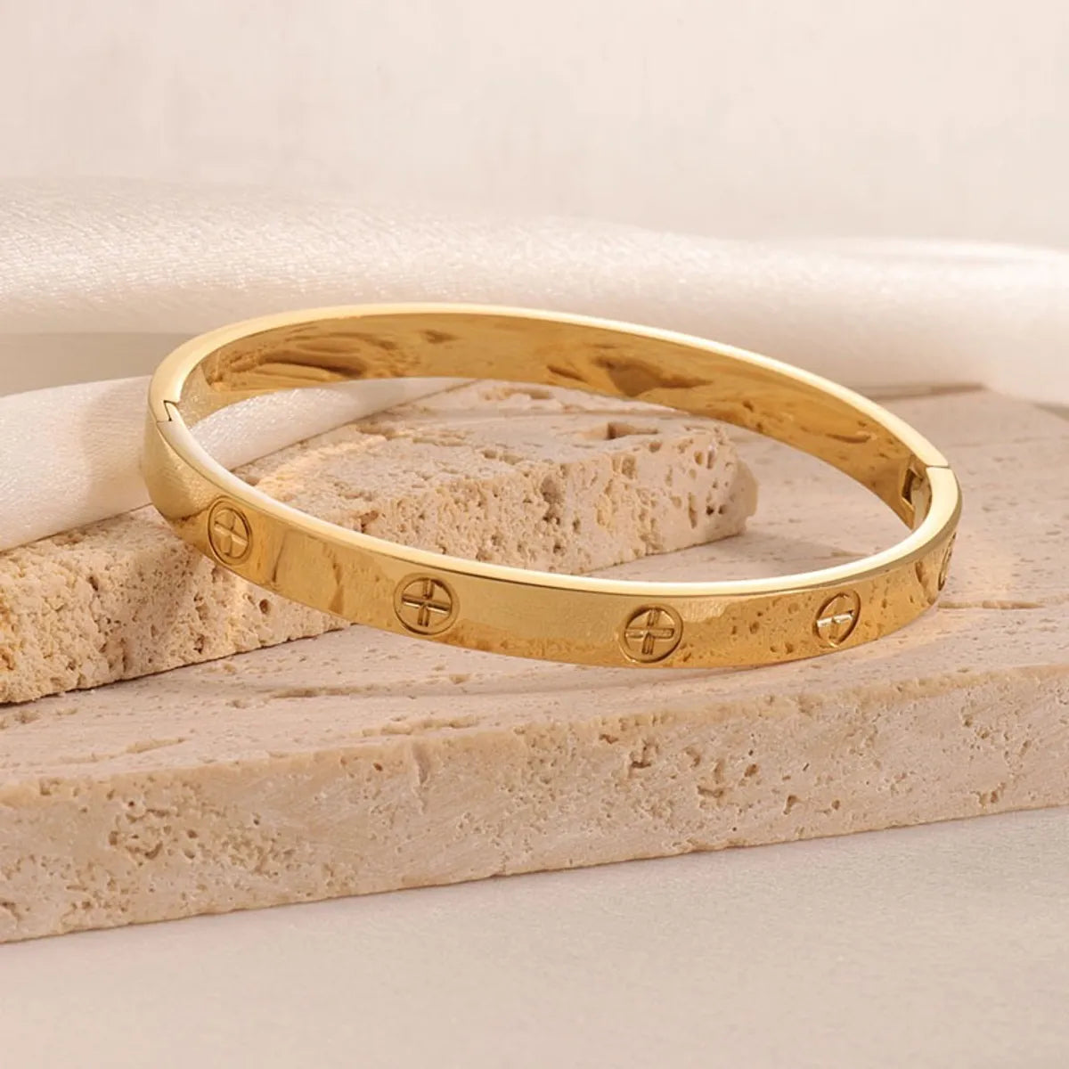 Elegant Solid Color Bangle – 18K Gold Plated 304 Stainless Steel