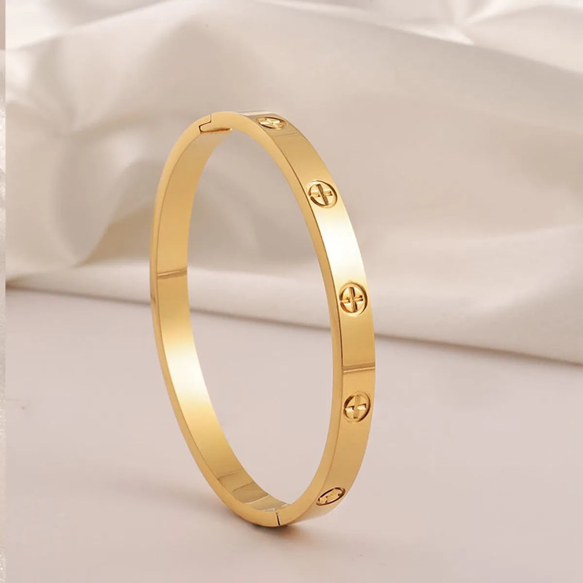 Elegant Solid Color Bangle – 18K Gold Plated 304 Stainless Steel